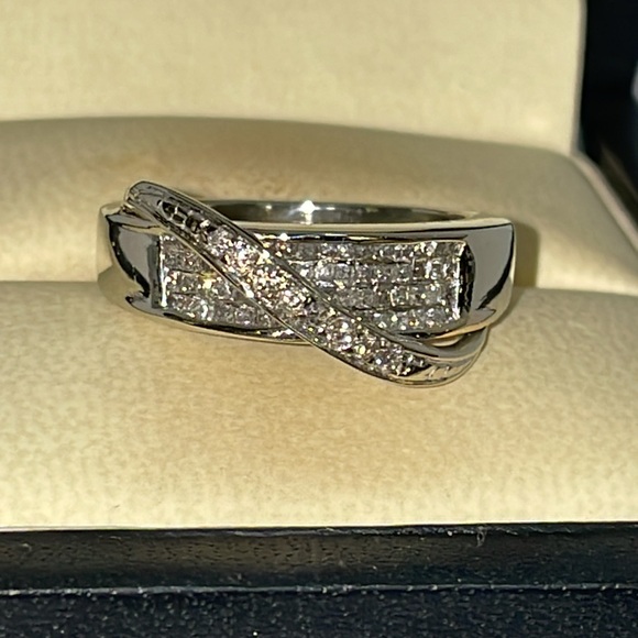 Solid Stamp 10K White Gold Natural Diamond Modern Crossover Band Ring (not 14K ) - Picture 16 of 16